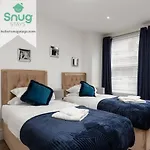 Fairfield House - 4 Bedroom, 8 Beds, Free Wi-Fi, Free Parking