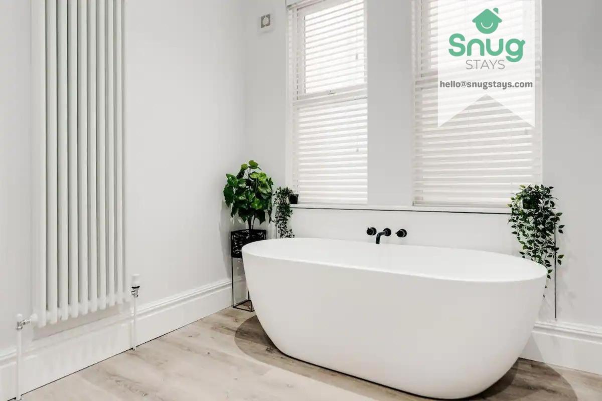 Fairfield House - 4 Bedroom, 8 Beds, Free Wi-fi, Free Parking Holiday home Liverpool