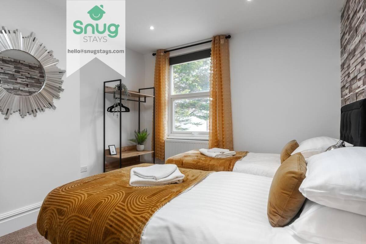 Fairfield House - 4 Bedroom, 8 Beds, Free Wi-fi, Free Parking Holiday home Liverpool