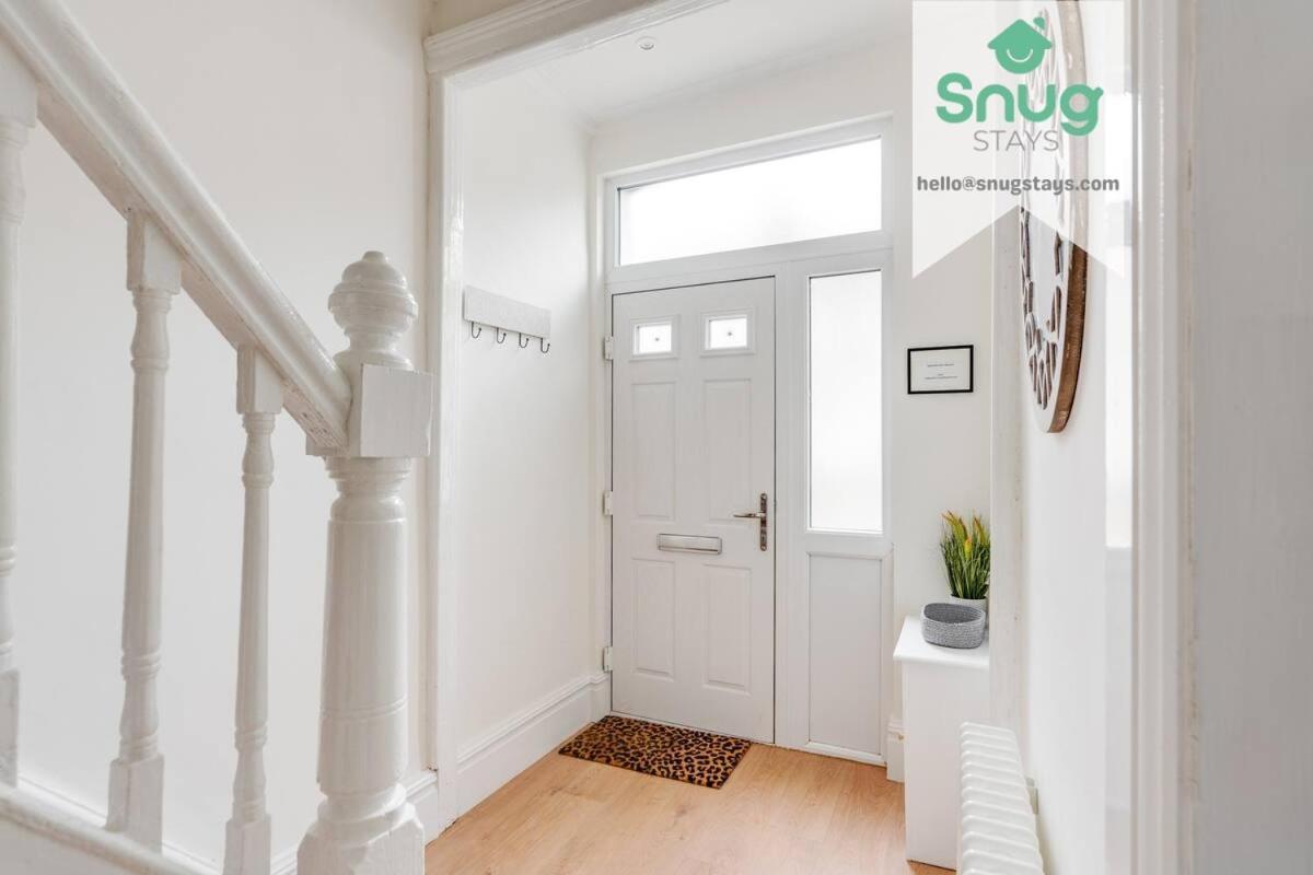 Fairfield House - 4 Bedroom, 8 Beds, Free Wi-fi, Free Parking *